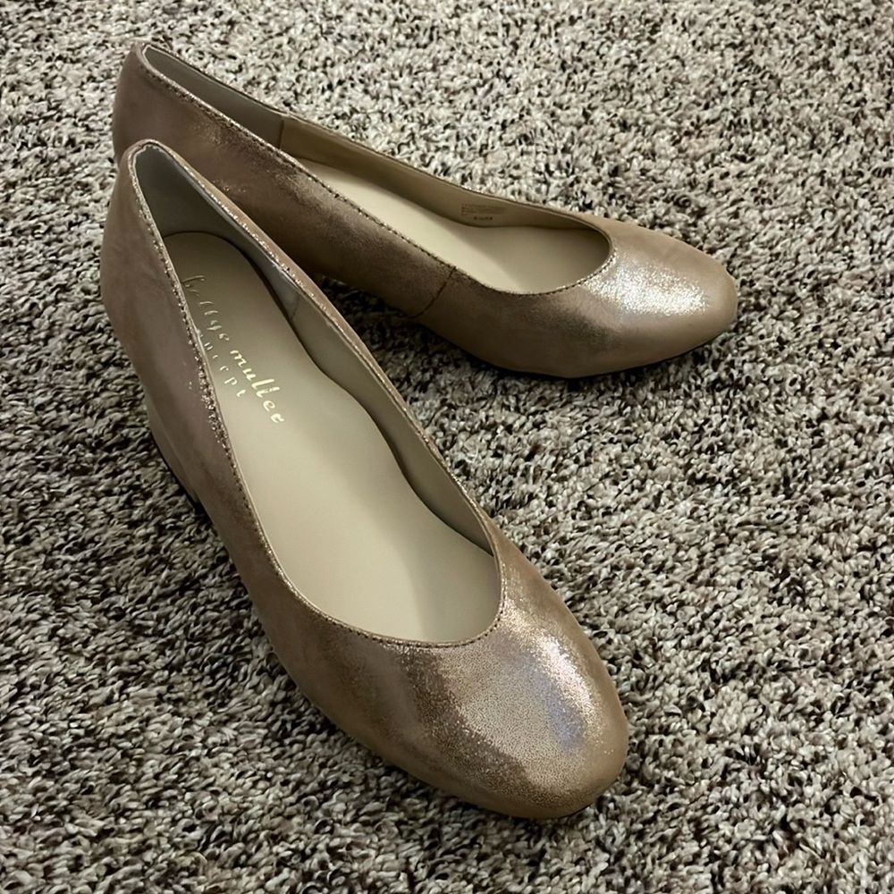 BETTYE MULLER Concept NEW gold shimmer pumps heels